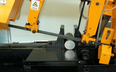 关岭数控带锯床自动送料精度会出现偏差吗？